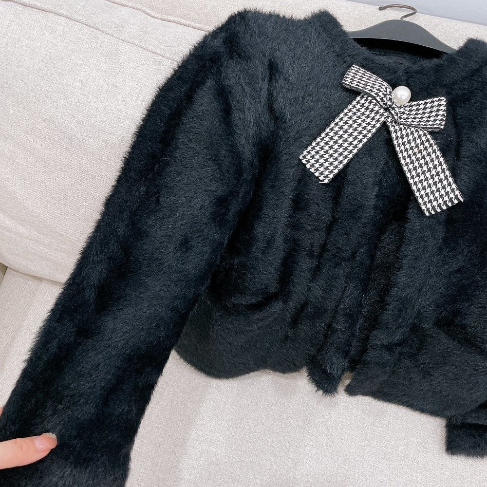 98% NEW MAJE BLACK FUR SWEATER, WITH BOW - Picture 5 of 9
